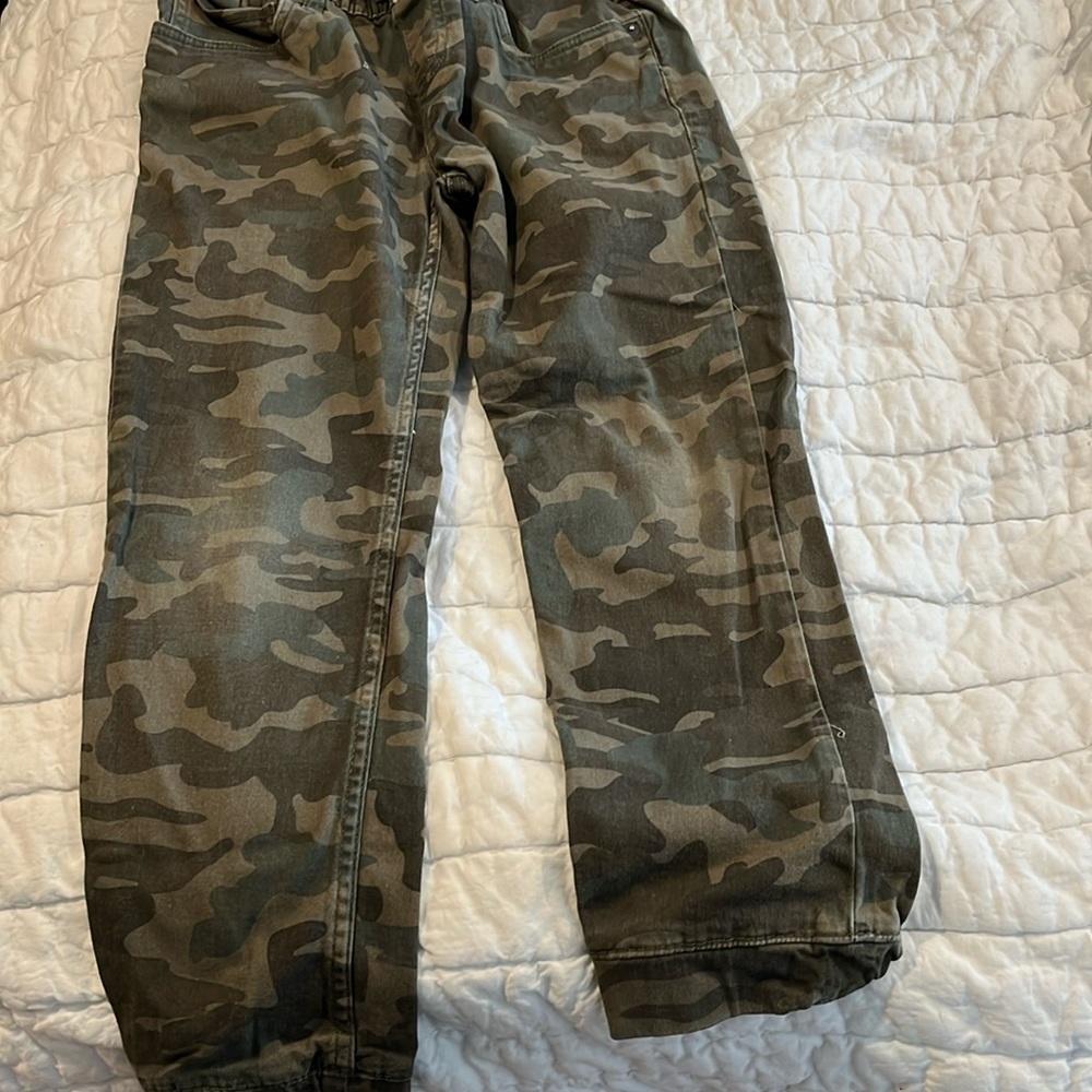 Levi’s elastic waist